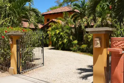 4 Br \/ 4 Bth Spectaculaire maison de luxe, en face de la plage.