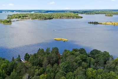 Image de Eaglesnest-Log Home Sur Le Lac Chippewa - Ponton Disponible Ă la location 1055. 00 Ttc