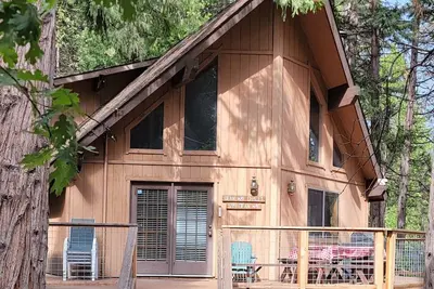 Image de Dean Way Chalet - Spacieux et familial à Blue Lake Springs
