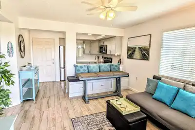 Image de Updated, Affordable, Beachy 2br Retreat, 2 Pools, Walk To Beach!