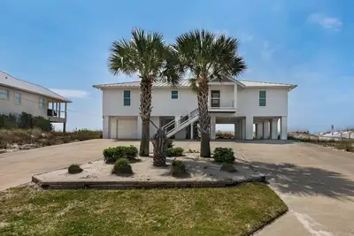 Image de Direct Beach Front - Nouvelle liste! 4br \/ 4 Ba pour 14 personnes! - Immense pont avant de la plage