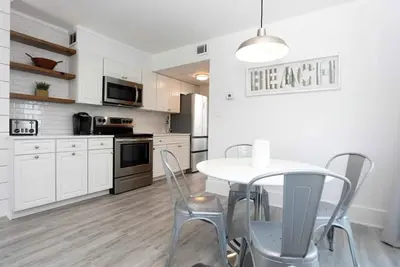 Image de Tout nouveau condo Beach Block