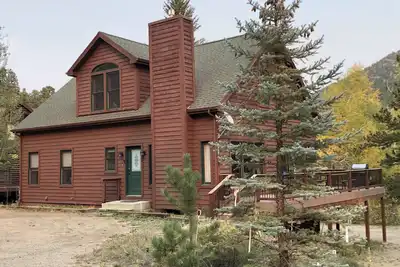 Image de ÉTÉ Restant Est En Vente -Spacieuse maison de 4 chambres à coucher par Rmnp & Y