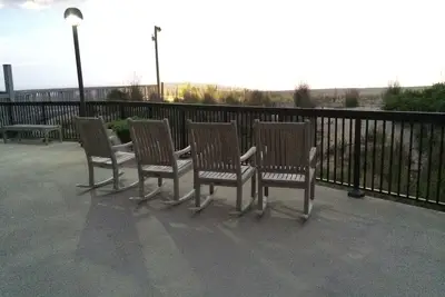 Image de Colonie de la mer, Oceanfront. À quelques pas de la plage, idéal pour les familles, très calme!