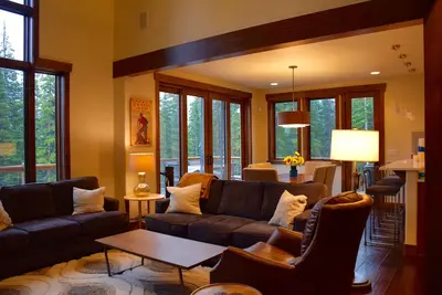 Image de Maison moderne de luxe avec de belles vues sur la montagne