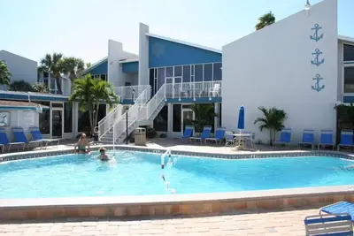 Image de Rez de chaussée, Waterfront Condo. . Étapes de la plage