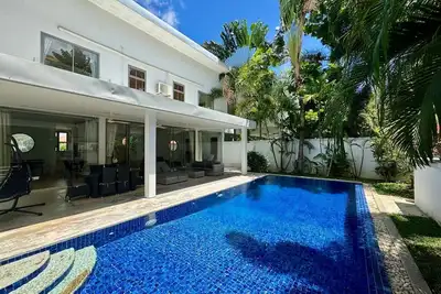 Image de Villa avec piscine de style moderne Miguel 3br