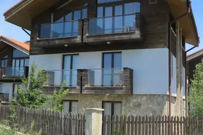 Image de Nouveau à louer 2019 - Superbe chalet avec piscine commune, bain à remous et jacuzzi