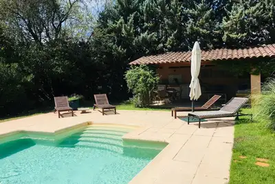 Image de La Ralaye : tranquillité à proximité des commerces et restaurants