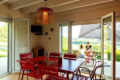 Image de Gîte 32m²  vue sur le lac (1chambre) + terrasse ouverte + Lv + Tv 5 personnes