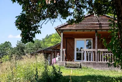 Image de Chalet Confort 26m² (2 chambres) + terrasse couverte 6m² vue sur le lac 6 personnes