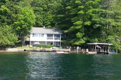 Image de Maison toute l'année au bord de l'eau sur le lac George - Maison principale 3br et maison d'hôtes 1br