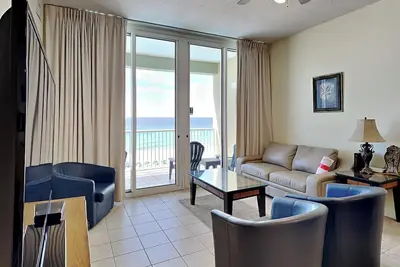 Image de Condo sur la plage avec balcon privé. Chambre des maîtres avec vue!