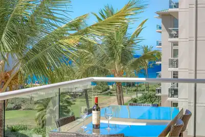 Image de Maui Resort Rentals: Honua Kai Hokulani 420 - Suite d'angle 2br avec vue partielle sur la mer et la montagne + Balcon X L, Spéciaux d'inauguration!