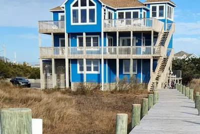 East Wind est une superbe maison avant offrant un accès à la plage sur le son