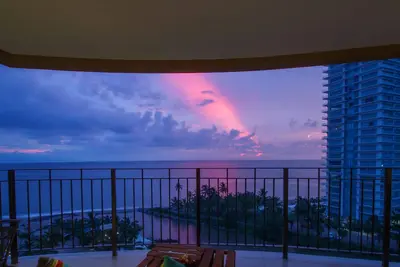 Image de Bucketlist condo en front de mer | Vues à couper le souffle | Marcher partout
