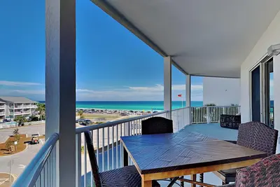 Image de Condo avec vue sur la plage et très grand balcon privé. Service de plage gratuit inclus! Mises à jour tout au long