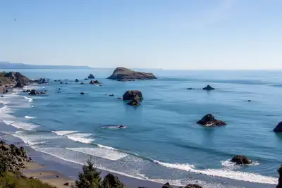 Image de L'observateur des baleines à Rainbow Rock Condos; Vues sur l'océan et accès à la plage!