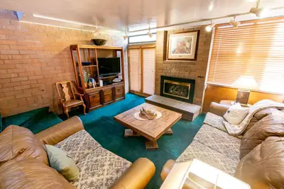 Image de 250. 00 / Nuit - Belle, spacieuse - 3 Chambre Park City Condo