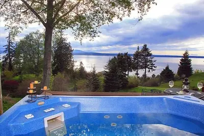 Image de Cottage romantique et charmant sur un acre High Bluff Voir Lot!