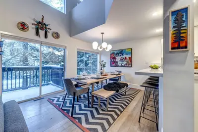 Image de À quelques pas du ski! 4 Br + Loft / 4 Ba, bain à remous