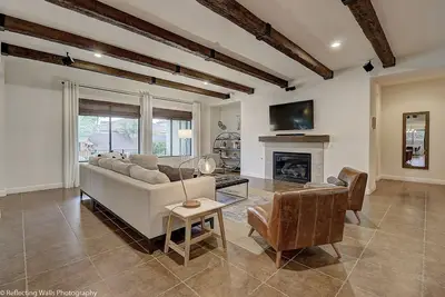 Image de Maison de vacances de luxe! Piscine lagon chauffée + spa, Casita (5br \/ 3. 5ba)