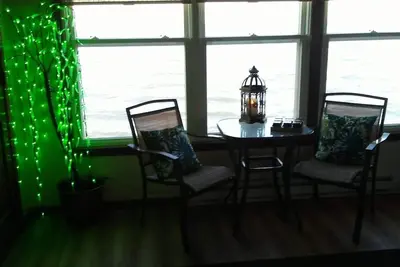 Image de Paradis, Luxueux Lac De Condo Sur Le Lac ÉRIE Rive / RÉDUCTIONS D'Hiver