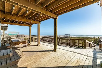 Image de Beachfront Retreat-Sunrises, sons de surf et natation!