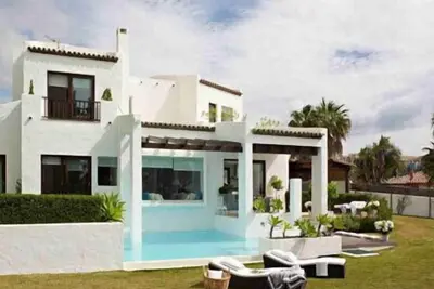 Image de Charmante villa vue mer à la décoration unique dans la région de Sotogrande