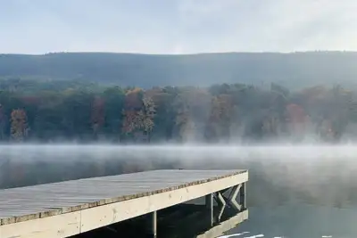 Image de Cozy Lakeside Homestead