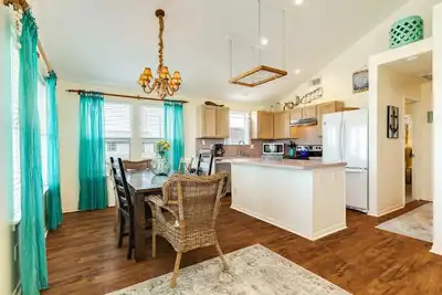 Image de Cute Jamaica Beach Gem! Huge Deck, New Fence & Dog Friendly!