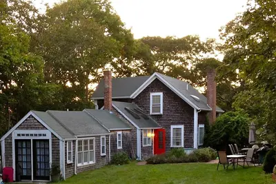 Image de Promenade en ville / ferry, des équipements de plage, télévision à écran plat, wifi