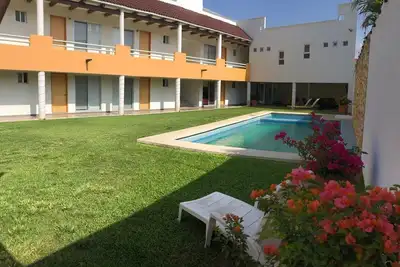 Image de Residencia con JardĂn y Alberca, Capacidad 41 huĂ©spedes \/ 10 habitaciones con baño