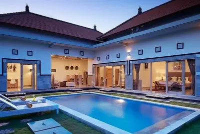 Image de 500Mtr 2 pomme de terre, 3br Villa2 Seminyak