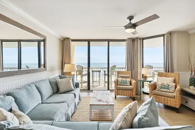 Image de 115 Cov ~ Beach Daze ~ Oceanfront ~ 1er ÉTAGE ~ 1 Niveau UNITÉ ~ 2 Piscines ~ Gated