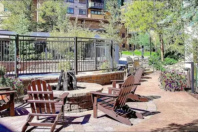 Image de Emplacement idéal pour le ski in / out - bien rénové avec une excellente configuration de lit