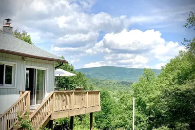 Image de Belleayre Cabin avec vue entourée par la nature
