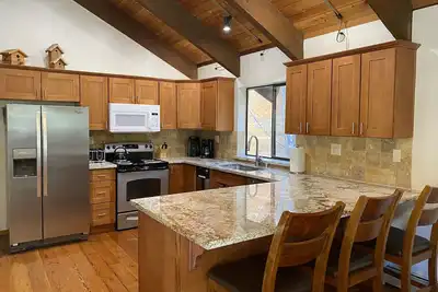 Image de Magnifiquement rénové 4br / 4ba Tahoe Home W / Garage (Sleeps10-12)
