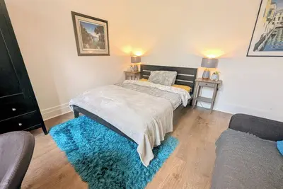 Image de Trendy vintage 5\/6 bed 2 bath family house central London