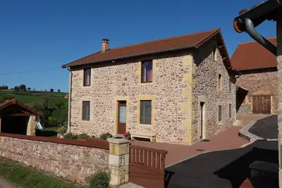 Image de Le Gite de Montailloux dans la campagne vallonnée en Bourgogne du Sud