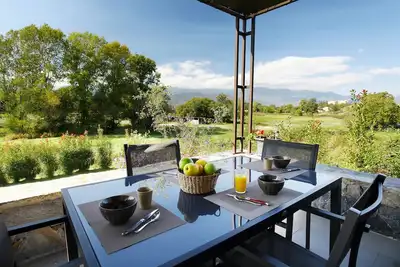 Image de Maison de charme neuve avec piscine