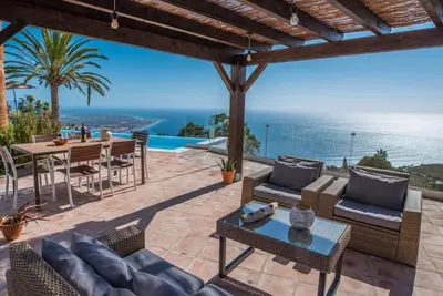 Image de Villa Palacete: piscine privée, confort et vue sur