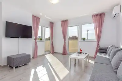 Image de Villa paisible à Dramalj avec jacuzzi