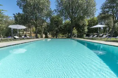 Image de Maison de vacances privée avec piscine, Wifi, bain à remous, climatisation, Tv, patio