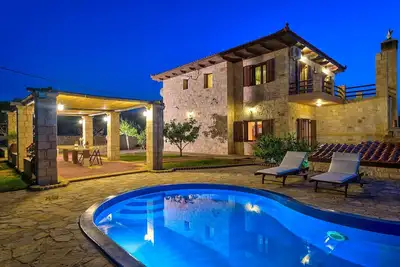 Image de Villa avec magnifique vue panoramique mer et montagne, piscine privée et barbecue