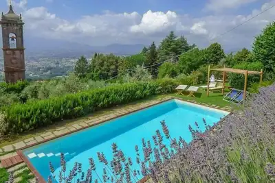 Image de Emilia, villa avec piscine privée, vue, WiFi. Lucca