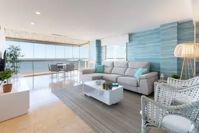 Image de Appartement vue panoramique sur la mer. Luxueusement rénové Ag Bermudas 7a Premium