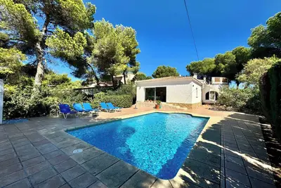 Image de Villa confortable avec piscine privée, air conditionné dans toutes les chambres