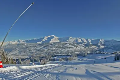 Image de Le Slalom 2, vue panoramique sur le Mont-Blanc Pied des pistes Combloux Megève
