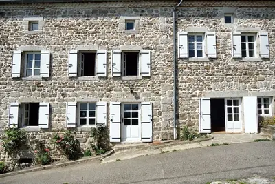 Image de Homerez - Maison spacieuse à Palladuc, vue montagne